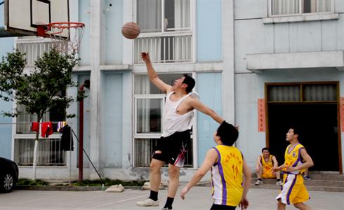 團結(jié)拼搏 加快公司發(fā)展