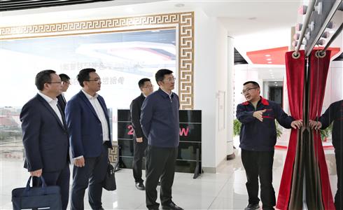 攀枝花市委書記張正紅一行到成都中建材調(diào)研