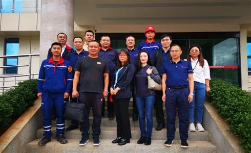 云南省住建廳、云南省設(shè)計(jì)院集團(tuán)調(diào)研組到麗江古城西南水泥碲化鎘發(fā)電玻璃示范項(xiàng)目現(xiàn)場考察