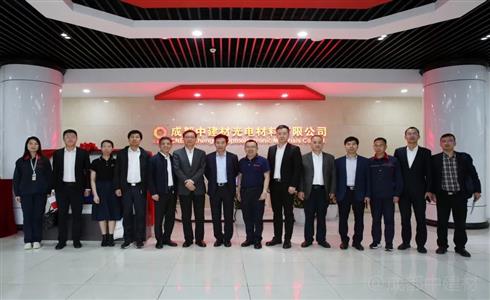 深圳市國(guó)資委黨委委員、副主任婁和儒一行到成都中建材調(diào)研