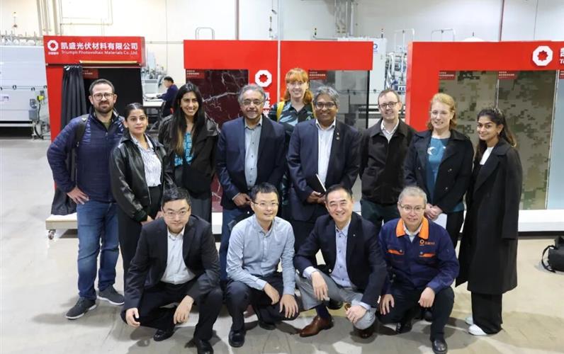 凱盛玻璃控股董事長(zhǎng)殷新建在中英工程院交流會(huì)上發(fā)表主旨演講，與多位院士共話光伏建筑一體化未來(lái)